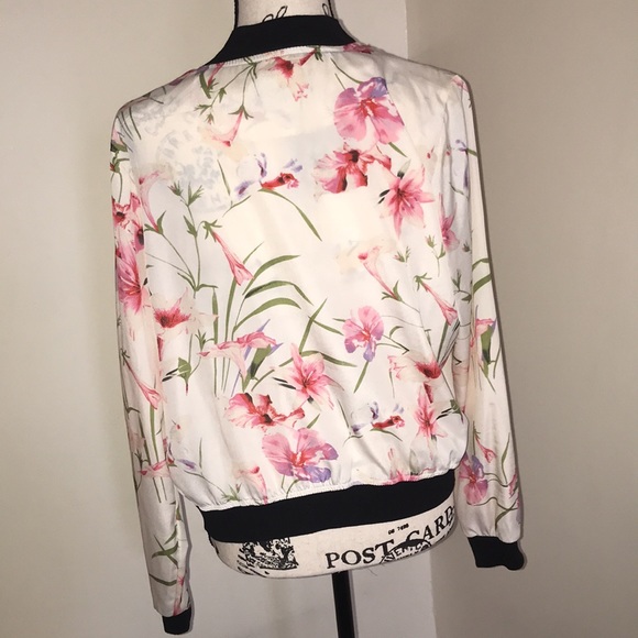 Light weight jacket - Picture 3 of 5